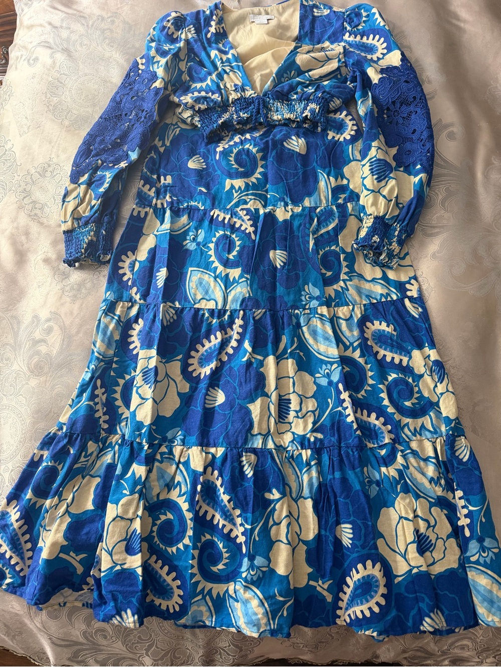 Blue & Cream Floral Tiered set